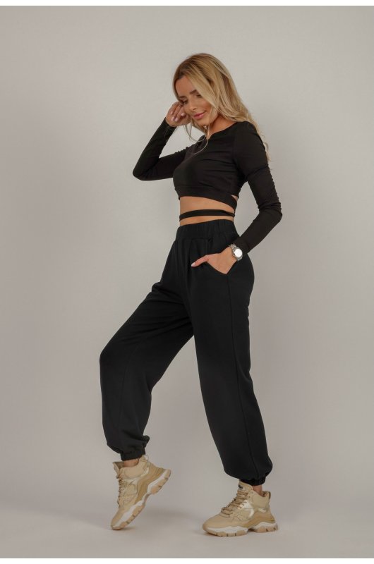 LONG-SLEEVE CROP TOP